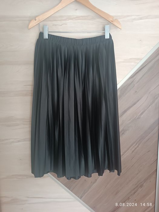 Czarna spódnica długa plisowana