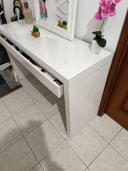 Toucador ou móvel para entrada