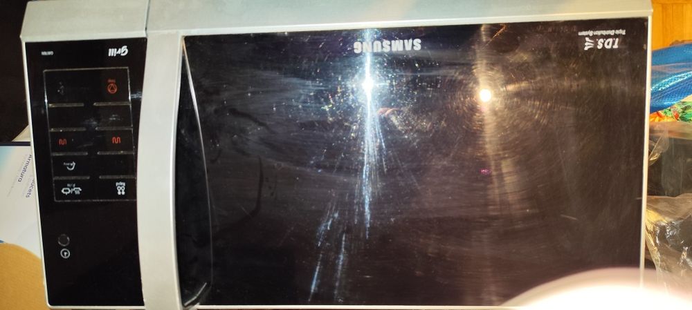 Kuchenka mikrofalowa z grillem gw76n