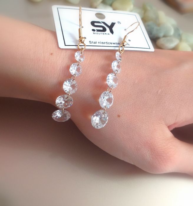 Kolczyki białe kryształki weselne eleganckie stal wieczorowe