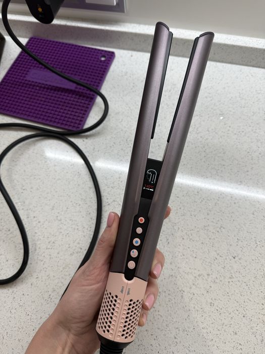 Продам dyson утюжок фен( airstrait)