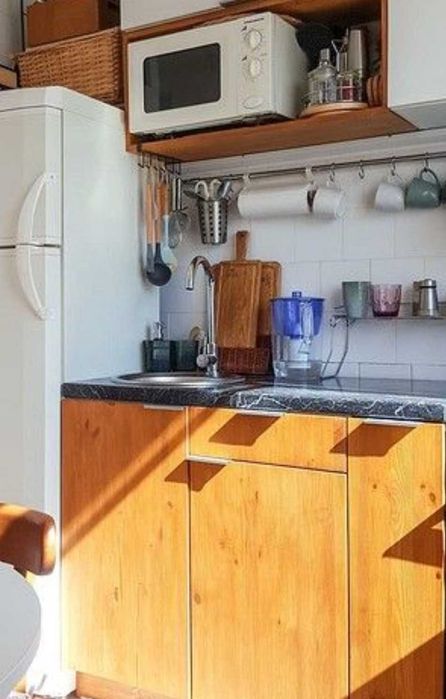 Пол дома 2 комнаты, гараж, участок.