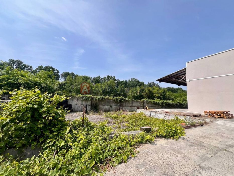 Продається виробничо-складська будівля з залізничною колією!