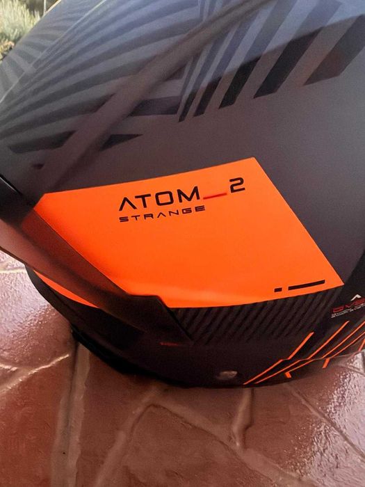 Capacete MT HELMENTS Atom 2
