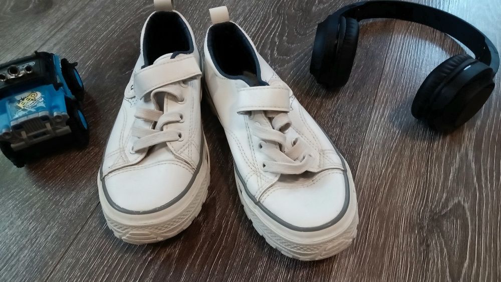 Продам кеди!! Взуття для хлопчика!