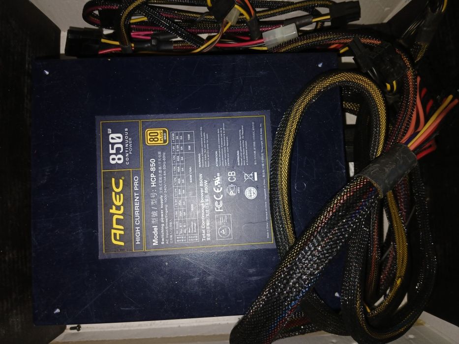 Монитор, мощный блок питания, клавиатура колонки