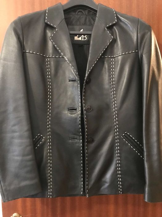 Casaco Preto em Pele Genuína - Novo s/ etiqueta