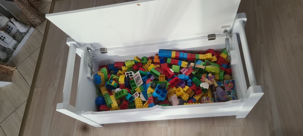 Ławka biała  ze schowkiem livarno