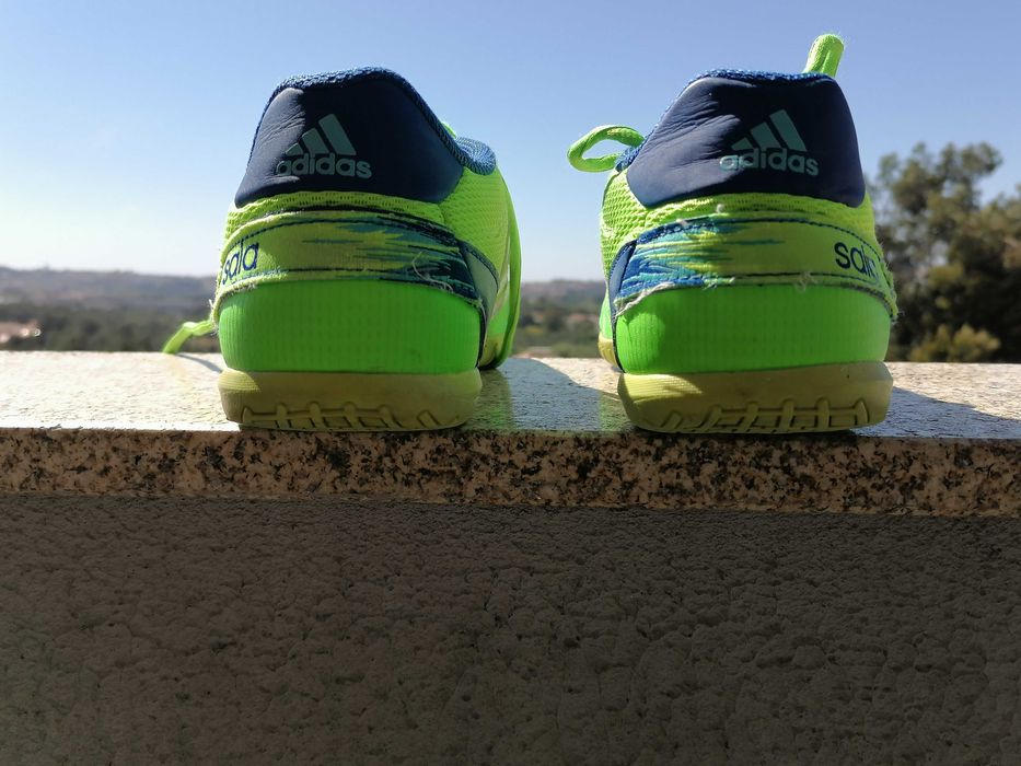 Sapatilhas futsal Adidas Sala e Nike Mercurial