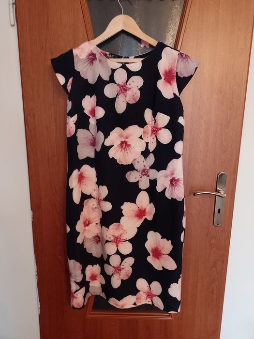 Elegancka sukienka 44 w kwiaty
