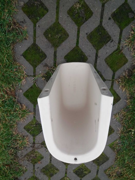 Półpostument do umywalki.