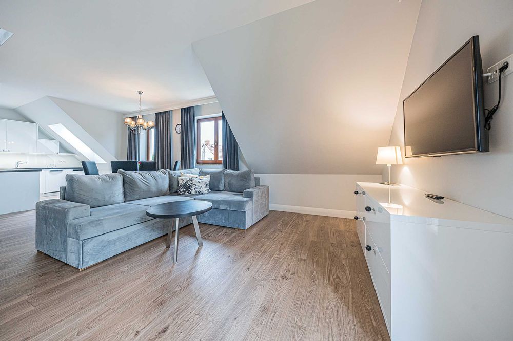 Do wynajęcia przestronny dwu poziomowy apartament 70m2 w Sopocie.