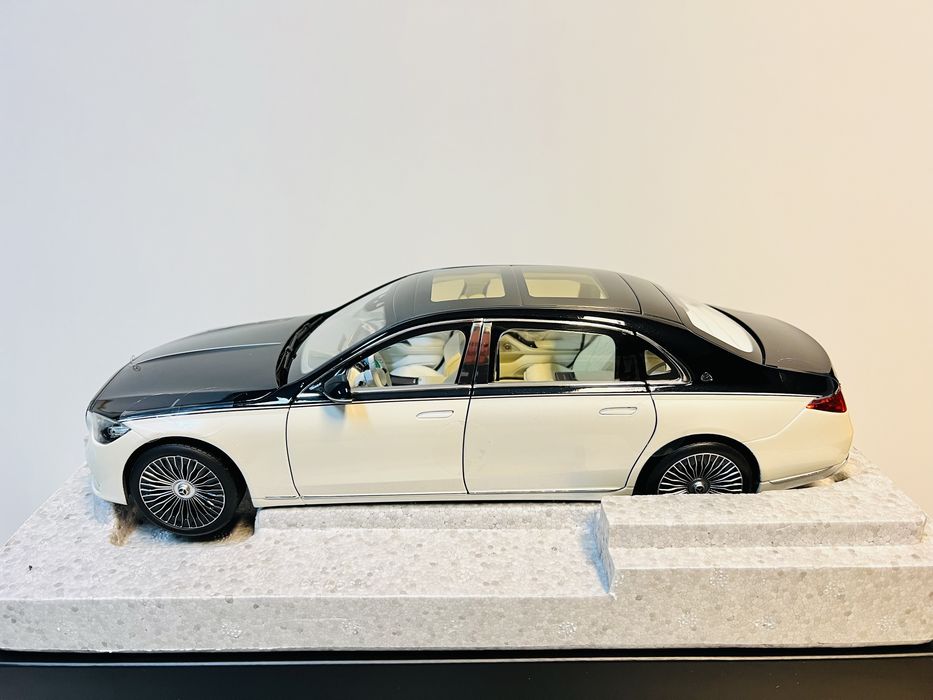 Mercedes-Benz Maybach X223 kolor czerno-biały Norev 1/18 full open