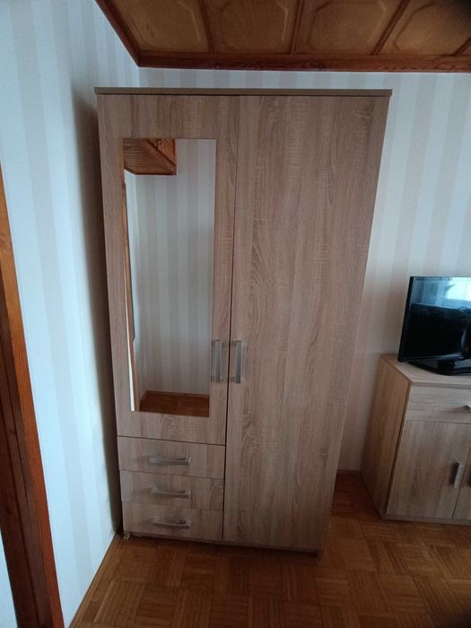 Szafa z lustrem i szufladami