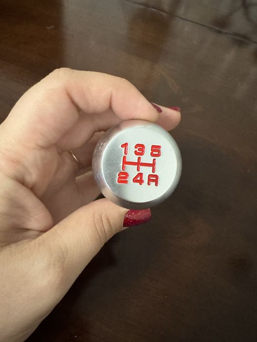 Насадка на ручку коробки передач в машину