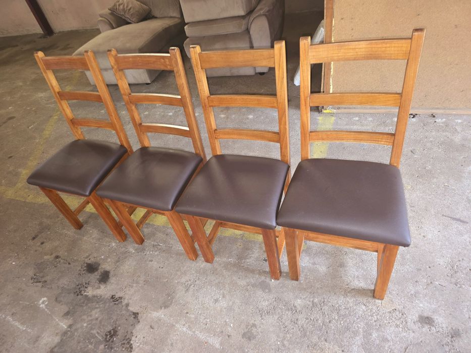 Cadeiras em madeira de castanheiro, .maciça