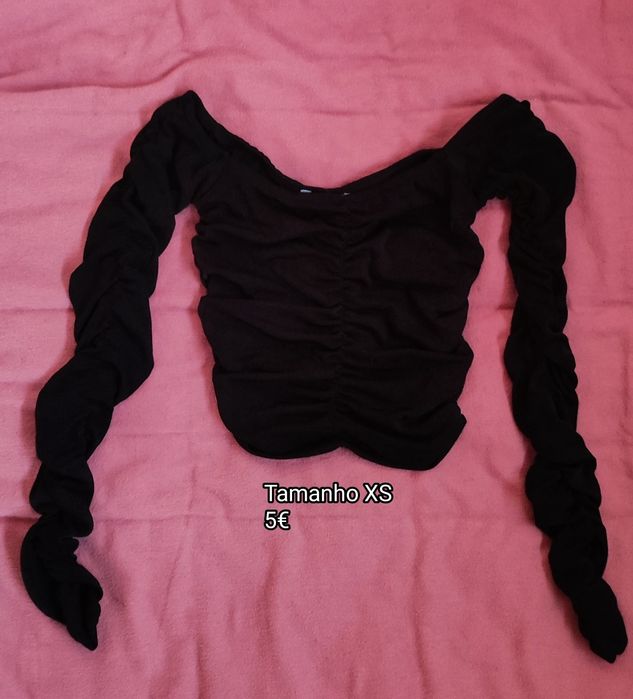 Várias peças de roupa