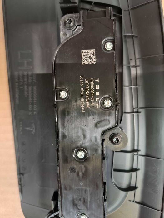 Tesla Model 3 obudowa fotela