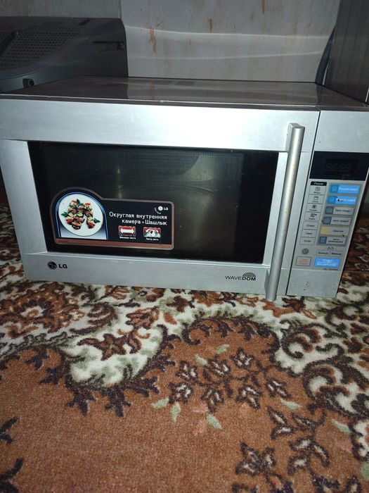 Мікрохвильова піч LG б/в