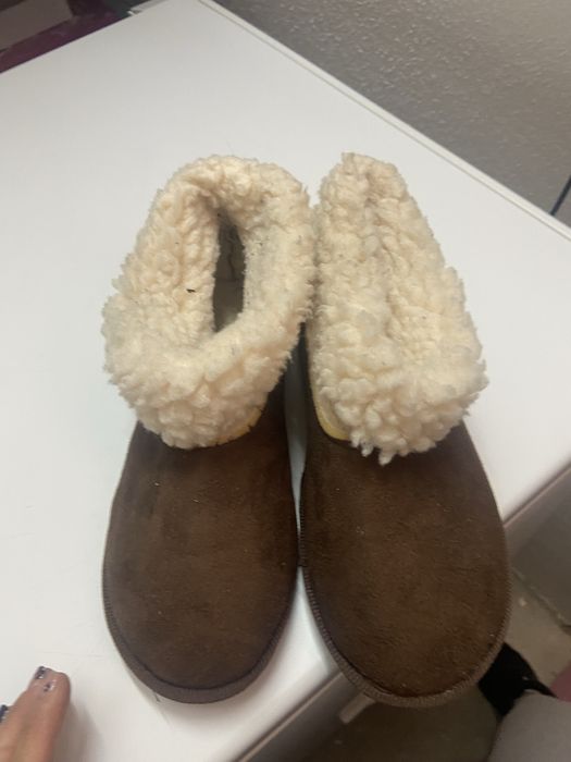 Pantufas castanhas novas muito quentinhas