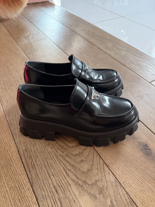 Mokasyny Prada Monolith Loafers – ikona stylu i komfortu