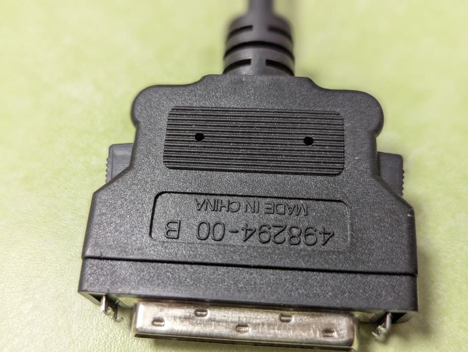 адаптер Adaptec SCSI з 50-контактним роз'ємом високої щільності на 26