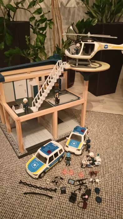 Posterunek policji, auta, motor, helikopter figurki