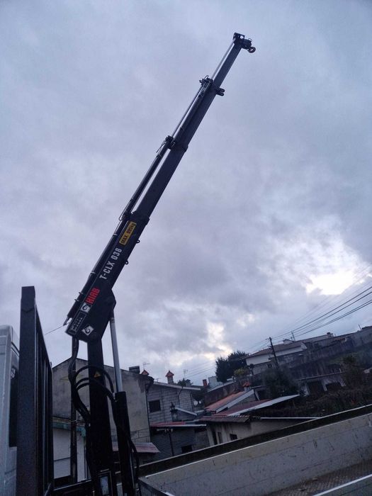 Carrinha Volkswagen Crafter com grua