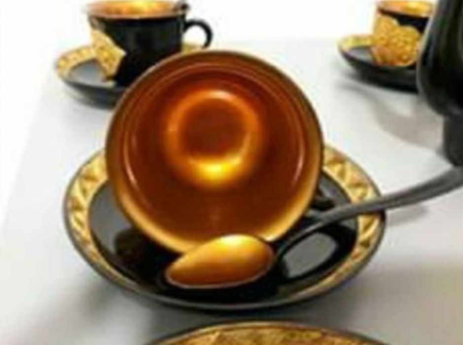 Serviço de café antigo em charão