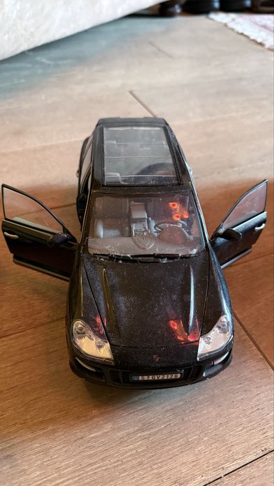 Колекційні авто в маштабі 1:18