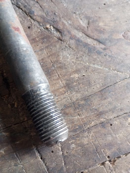 Oś ośka szpilka mocująca 700  Yamaha XV 535 Virago 84-87r nr 1.40