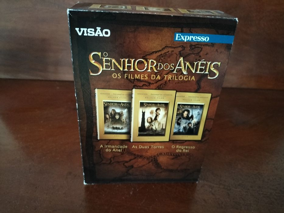 DVD's do Senhor dos anéis com respectivas estatuetas