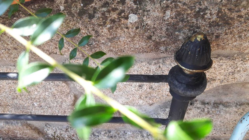 partes de camas em ferro muito antigas