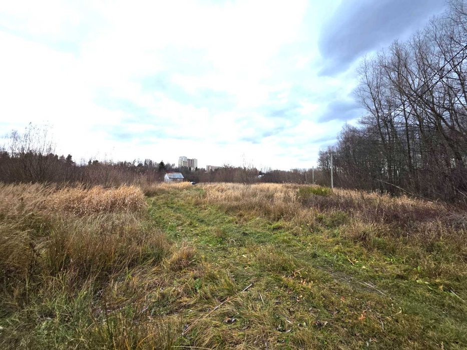 Ділянка під забудову в Трускавці в гарному з багатою зеленню місці