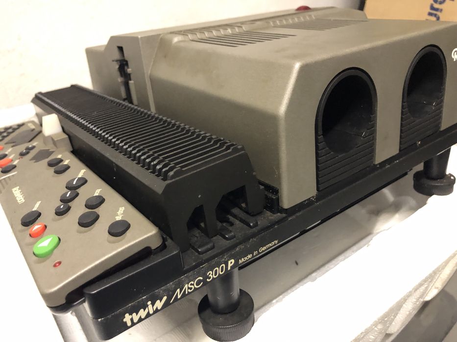 Projector de slides multiformato Rolley