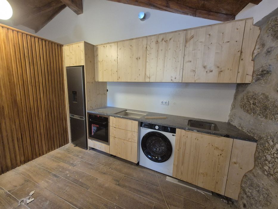 Moradia em pedra renovada T2/ 2 T1 Investimento ou Habitação (Gerês)