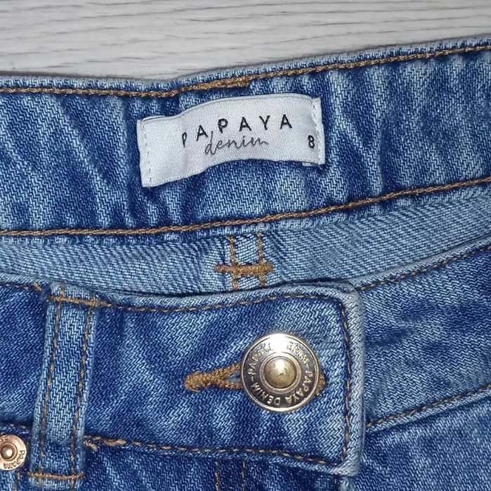 Прямі рвані джинси