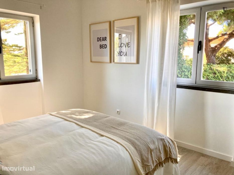 Quarto - localizado em Carcavelos Lisbon