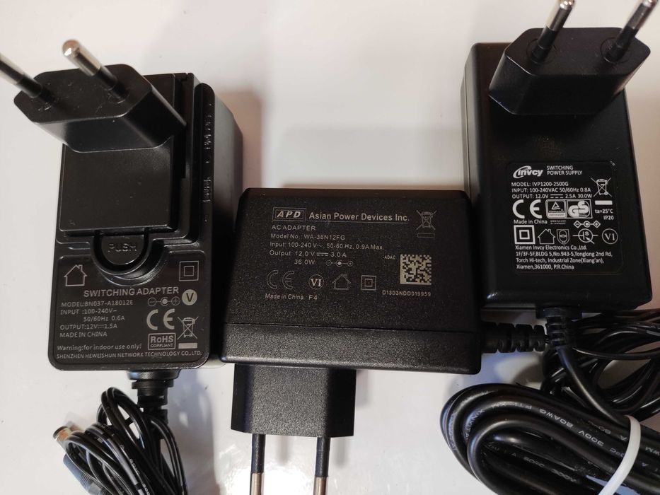 Splitter, PEN 256GB USB C, Carregadores, Cabo VGA e outros acessórios