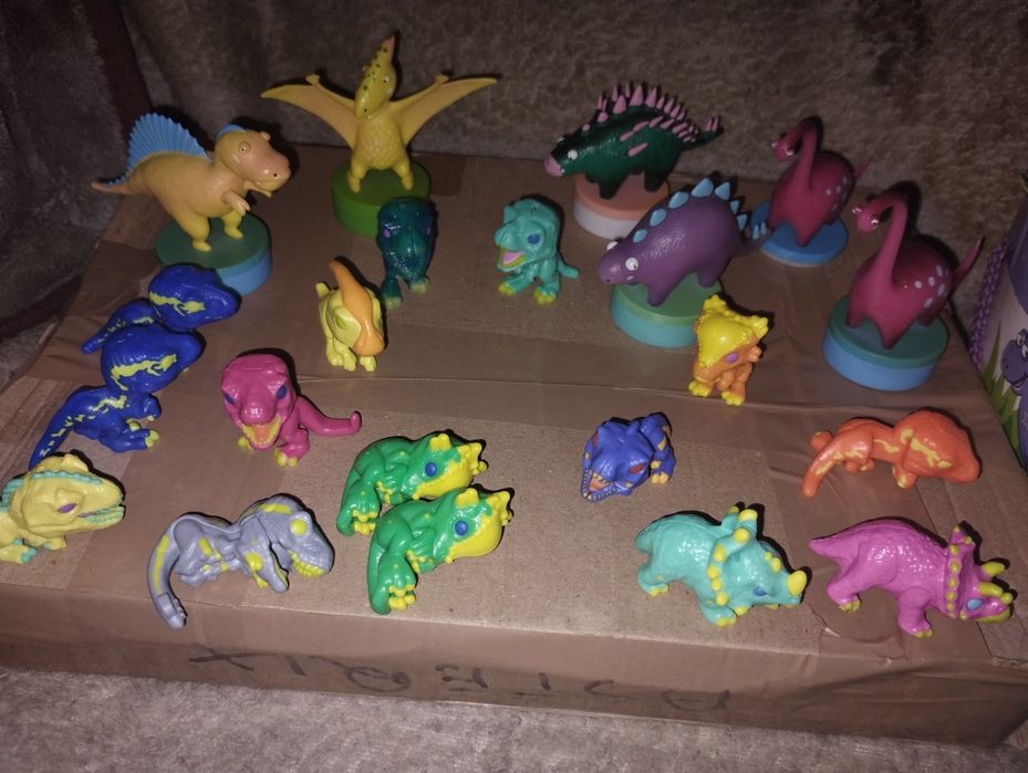 Dinozaury: Kinder, pieczątki i inne