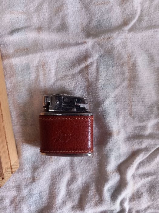 Isqueiro  marca Trium