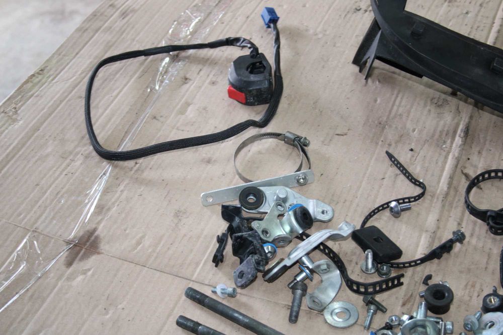 Śruby Szpilki Silnika Mocowanie Wypełnienie Yamaha R1 RN19 07-08