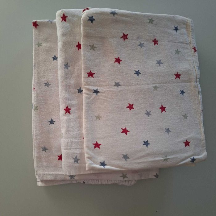 Cama + colchão estrado elevatório 1,05m + mesa cabeceira + roupa cama