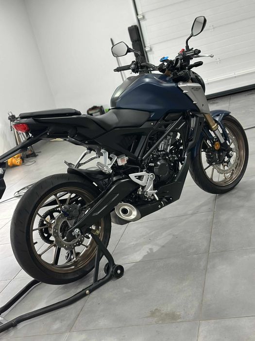 Vendo Honda CB125R Como Nova