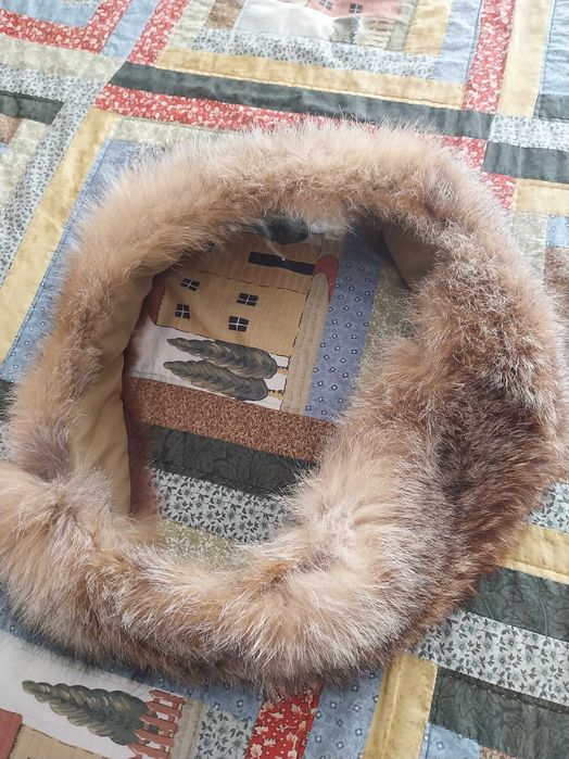 Gola de pêlo, muito quente e em muito bom estado