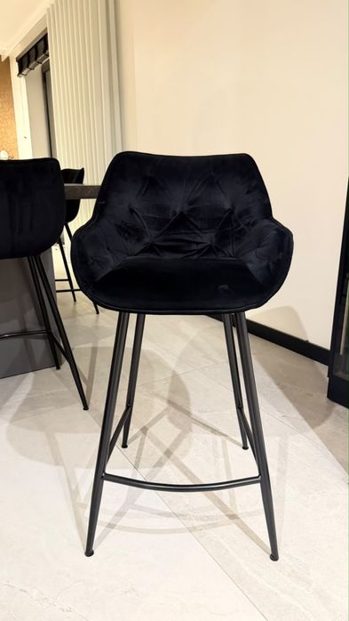5 eleganckich hokerów hokery barowych czarnych – idealny stan – komplet