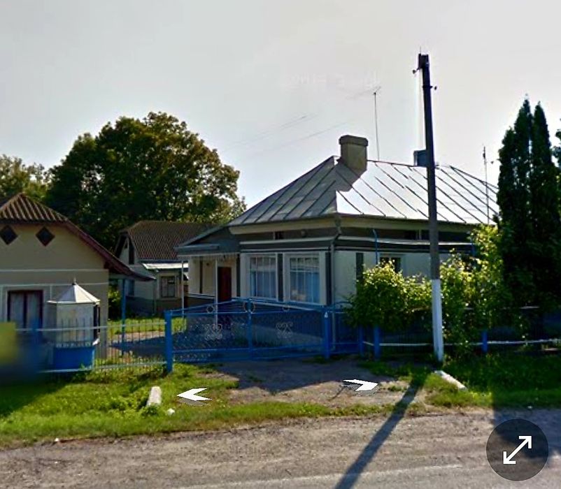 Продається будинок з господарськими будовами