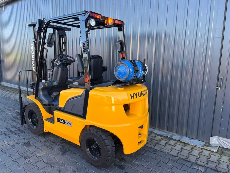 NOWY Wózek widłowy Hyundai 25L-7A TRIPLEX 4,7 M Przesuw 3/4 sekcja 2022 rok
