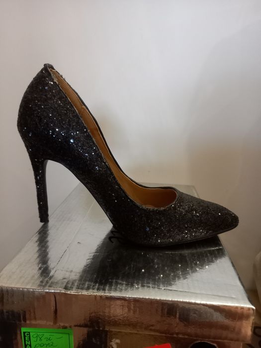 Czułenka  czarne z połyskiem r 37