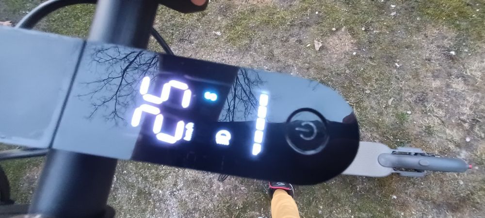 Sprzedaję hulajnogę elektryczną.